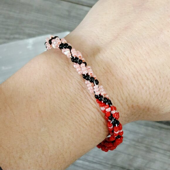Gradient Spiral Beaded Bracelet, Red Pink White & Black, Adjustable 7 - 9" - Picture 6 of 8
